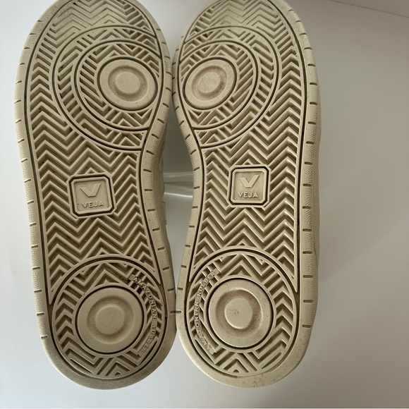 Veja  men’s sneakers - Picture 7 of 9